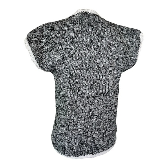 Art to Wear Sleeveless White Black Crochet Sweater Vest Woman Korean Vibes - Picture 2 of 8